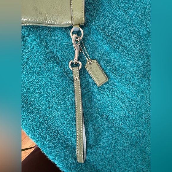 COACH Patent Leather Clutch/Zipper Wristlet Makeup Bag Dark Sage Green EUC - Picture 2 of 10